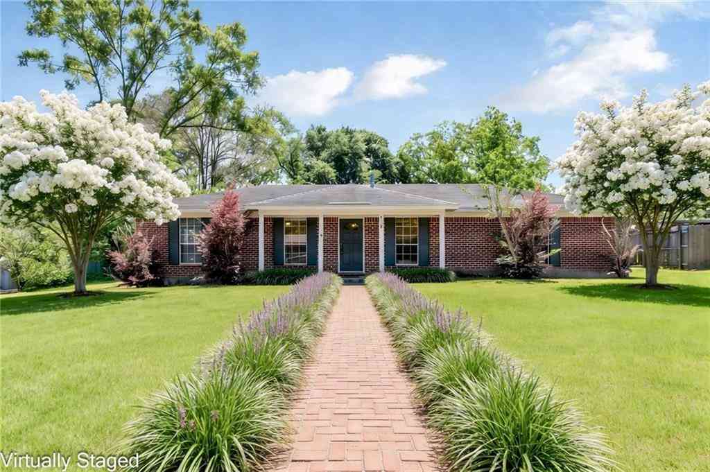 Homes For Sale - 8133 Oak Avenue<br/> Semmes, AL 36575