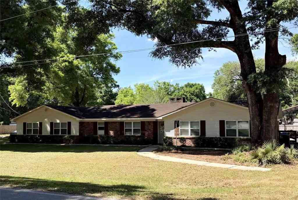Homes For Sale - 400 Juniper Avenue<br/> Mobile County, Satsuma, AL 36572