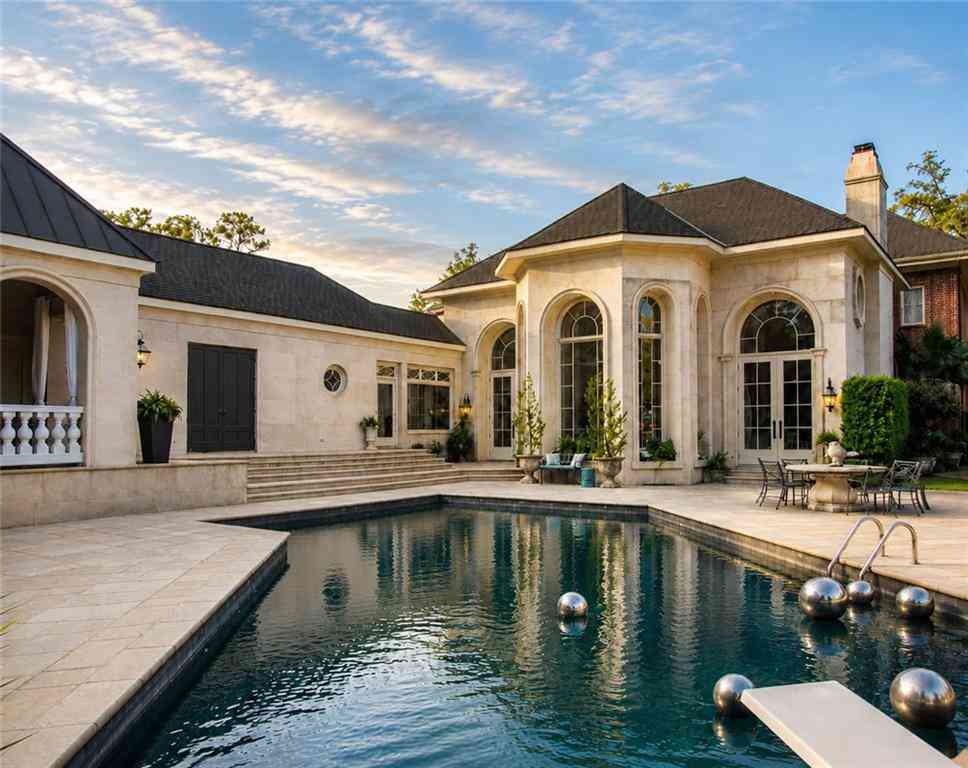 Homes For Sale - 150 Austill Avenue<br/> Mobile, AL 36608