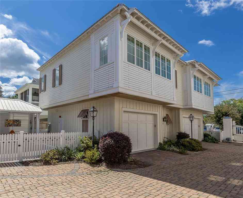 Homes For Sale - 4 Downtown Founders Lane #4<br/> Fairhope, AL 36532
