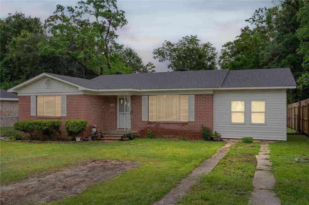 Homes For Sale - 908 Leon Street<br/> Saraland, AL 36571