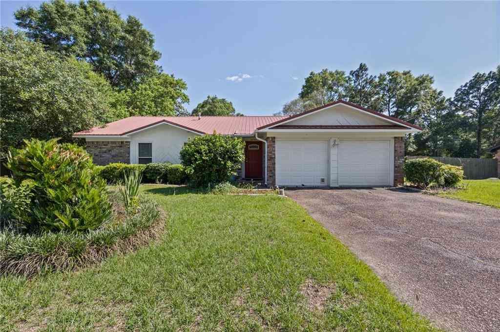 Homes For Sale - 8383 Twin Lakes Drive<br/> Mobile, AL 36695