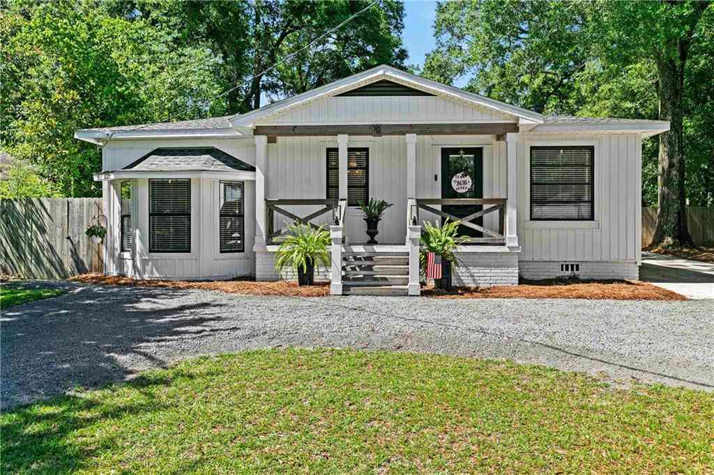 Homes For Sale - 10 Bayou Oaks Drive<br/> Saraland, AL 36571