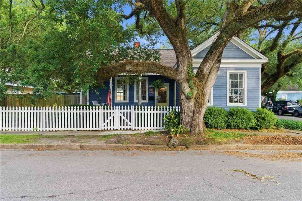 Homes For Sale - 350 Charles Street<br/> Mobile, AL 36604