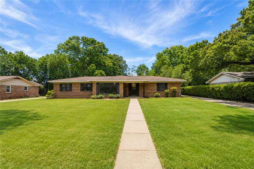 Homes For Sale - 1108 E Chalet Drive<br/> Mobile, AL 36608
