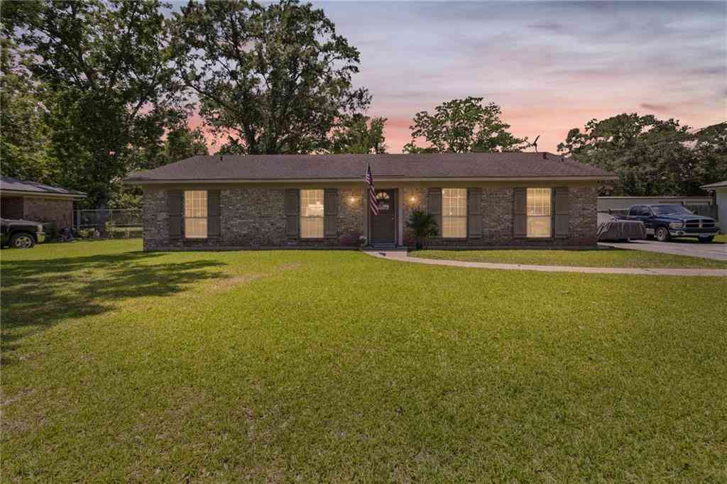 Homes For Sale - 5070 Santos Drive<br/> Mobile, AL 36619