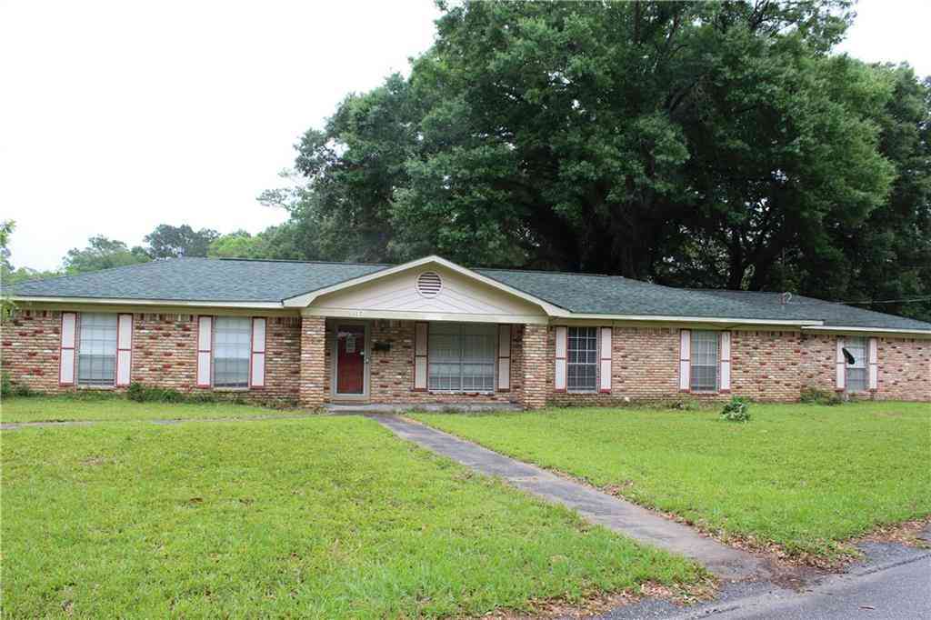 Homes For Sale - 117 W Everett Avenue<br/> Saraland, AL 36571