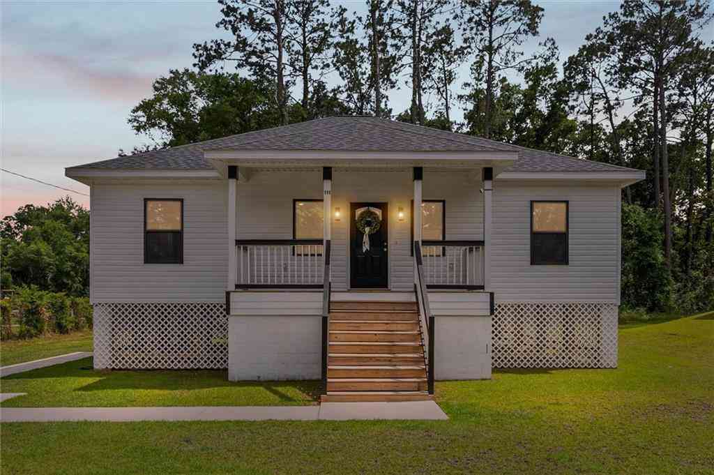 Homes For Sale - 111 S Bethel Forest Drive<br/> Saraland, AL 36571