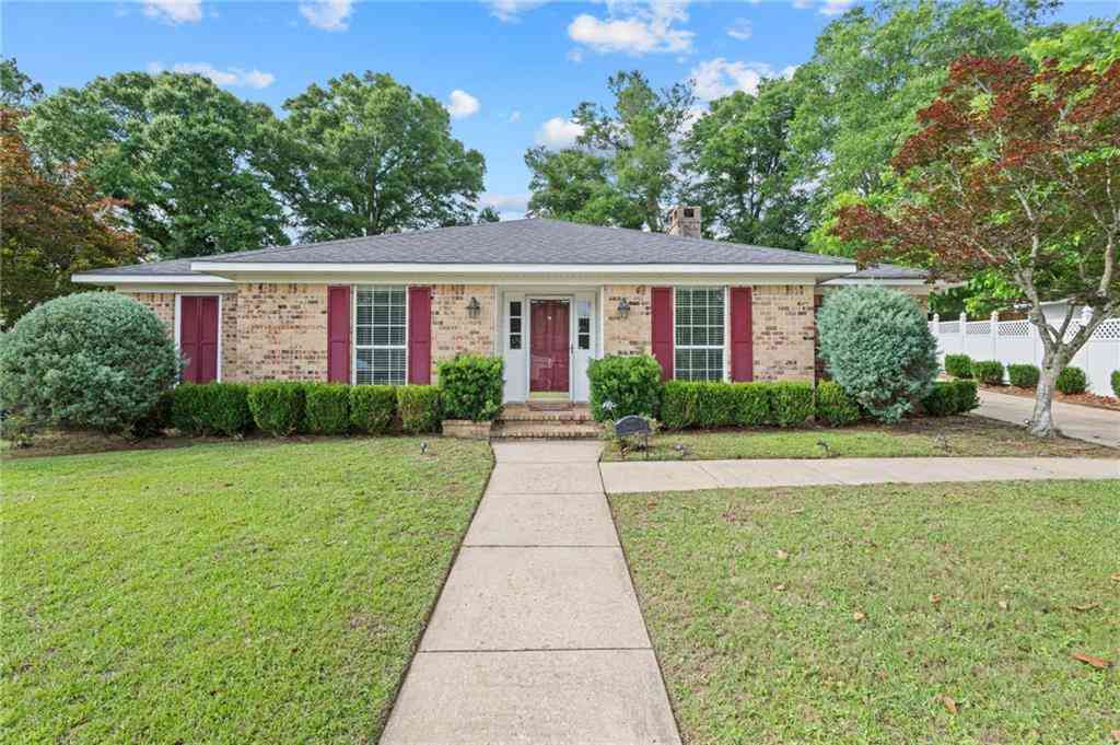 Homes For Sale - 6500 Gaslight Lane<br/> Mobile, AL 36695