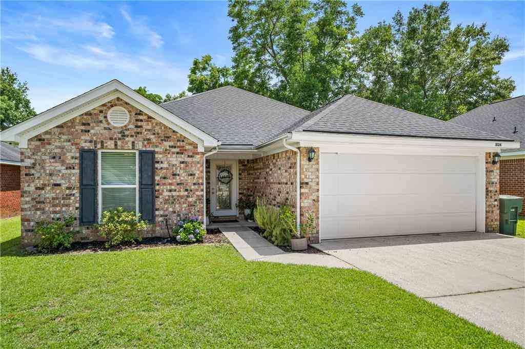 Homes For Sale - 8124 Pecan Court<br/> Daphne, AL 36526