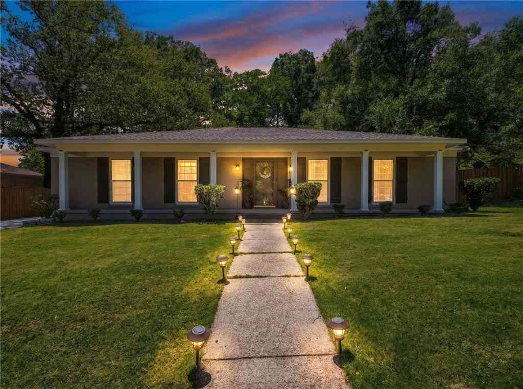 Homes For Sale - 2660 E Woodcliff Drive<br/> Mobile, AL 36693