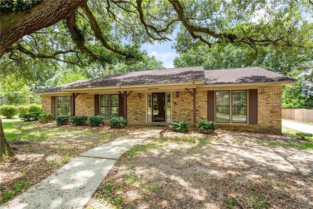 Homes For Sale - 1816 W Burntwood Drive<br/> Mobile, AL 36609