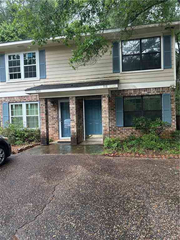 Townhouse For Sale - 918 Dickenson Avenue<br/> Mobile, AL 36609