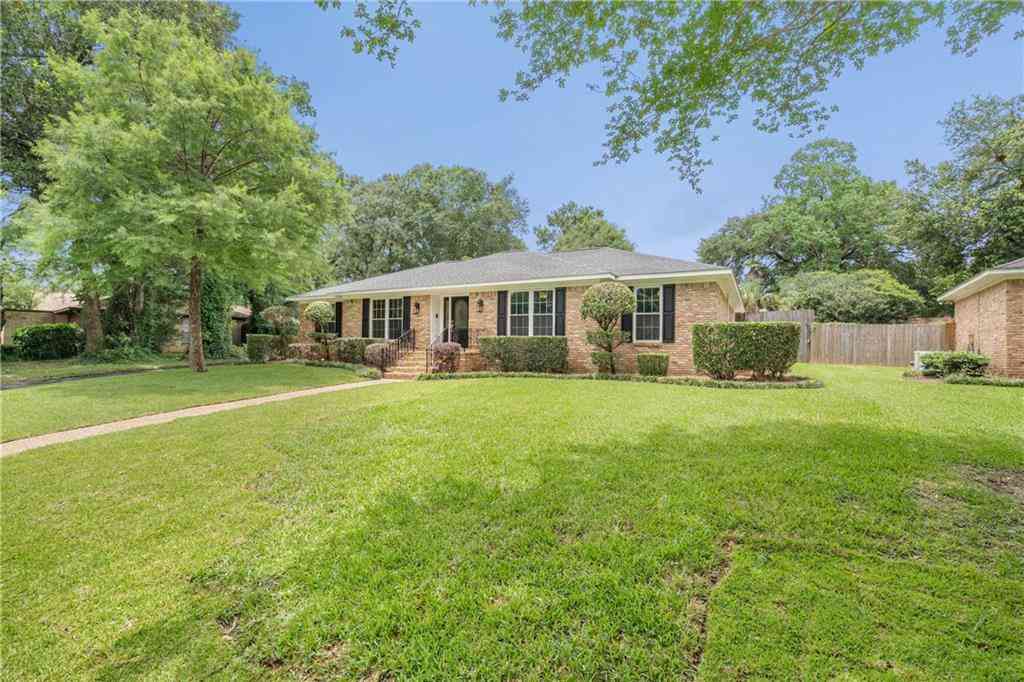 Homes For Sale - 1412 Regency Oaks Drive<br/> Mobile, AL 36609