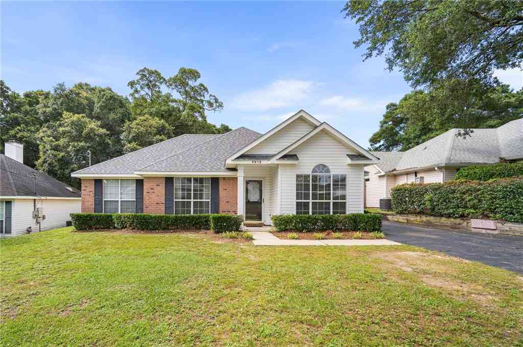 Homes For Sale - 7353 Portside Court<br/> Mobile, AL 36695