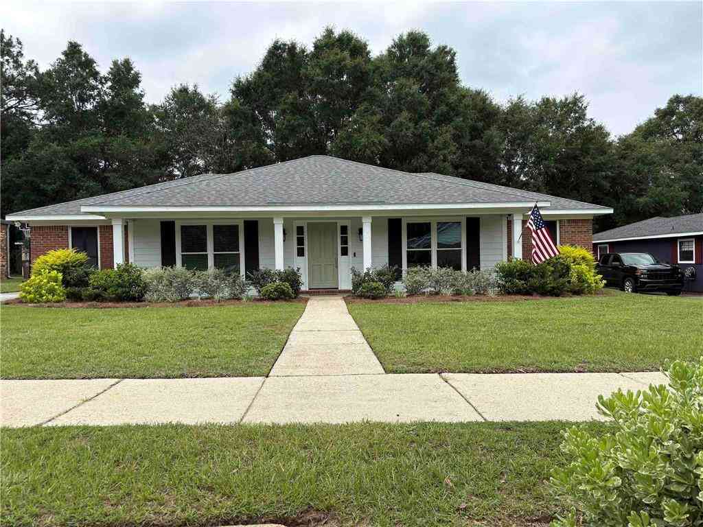 Homes For Sale - 6501 Gaslight Lane<br/> Mobile, AL 36695