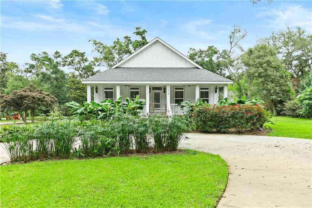 Homes For Sale - 11850 Village Green Drive<br/> Magnolia Springs, AL 36555