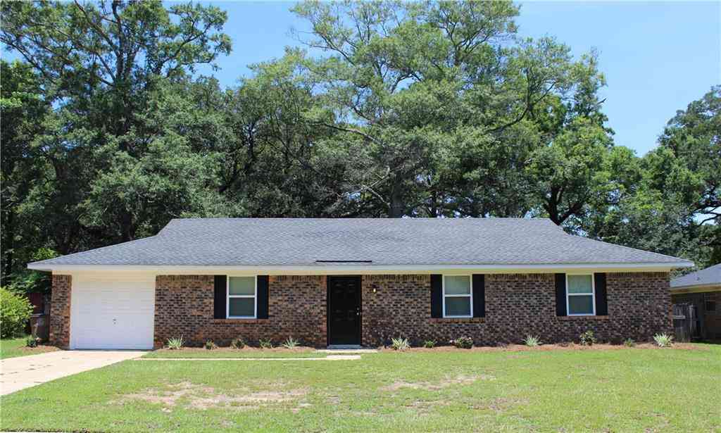 Homes For Sale - 5824 Woodgate Road<br/> Mobile, AL 36609