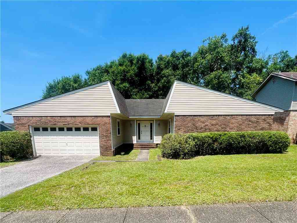 Homes For Sale - 2816 E Gaslight Lane<br/> Mobile, AL 36695