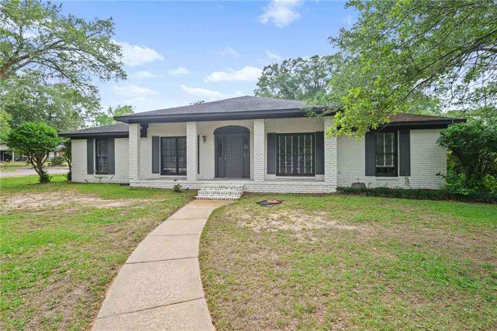 Homes For Sale - 424 W Hounds Run<br/> Mobile, AL 36608