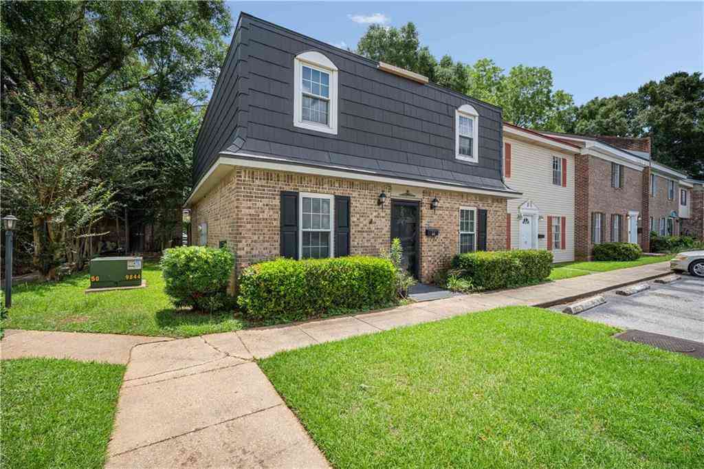 Townhouse For Sale - 4017 Cottage Hill Road #58<br/> Mobile, AL 36609