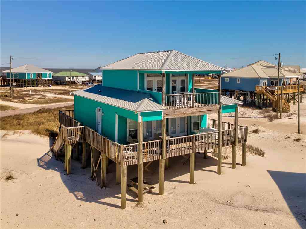 Homes For Sale - 105 Strand Court<br/> Dauphin Island, AL 36528