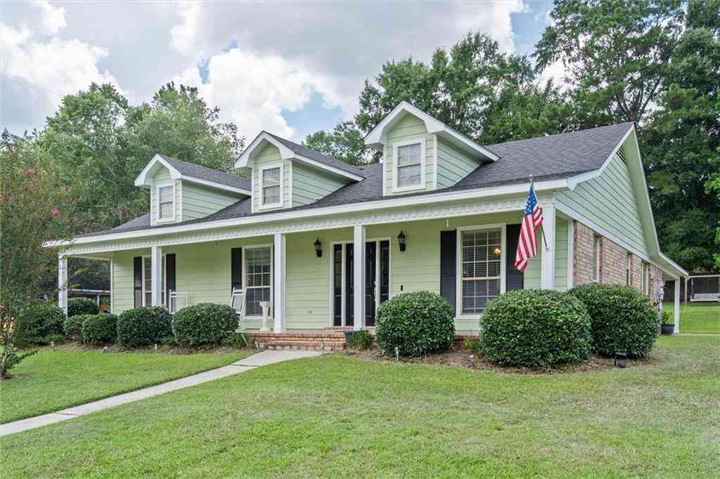 Homes For Sale - 2007 Tierra Drive<br/> Mobile County, Saraland, AL 36571
