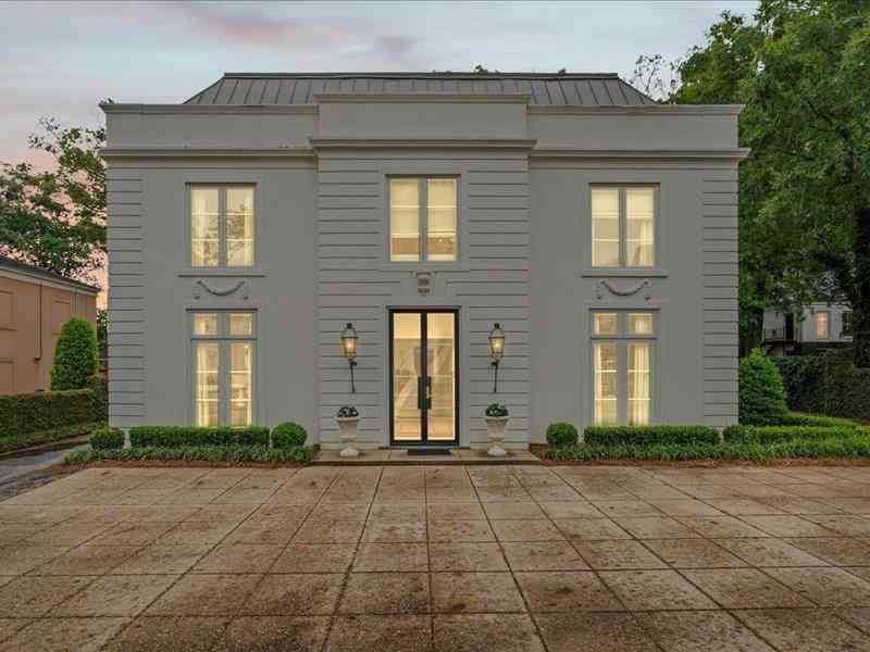 Homes For Sale - 109 Eaton Square<br/> Mobile, AL 36608