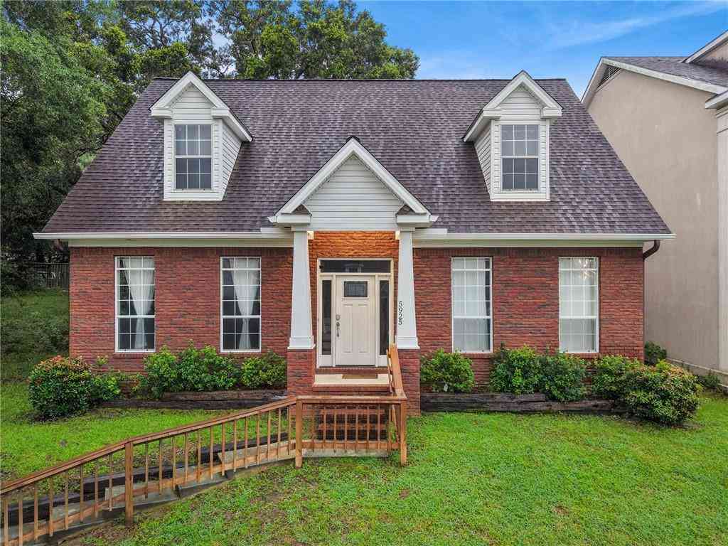 Homes For Sale - 5925 Eastridge Place<br/> Mobile, AL 36608