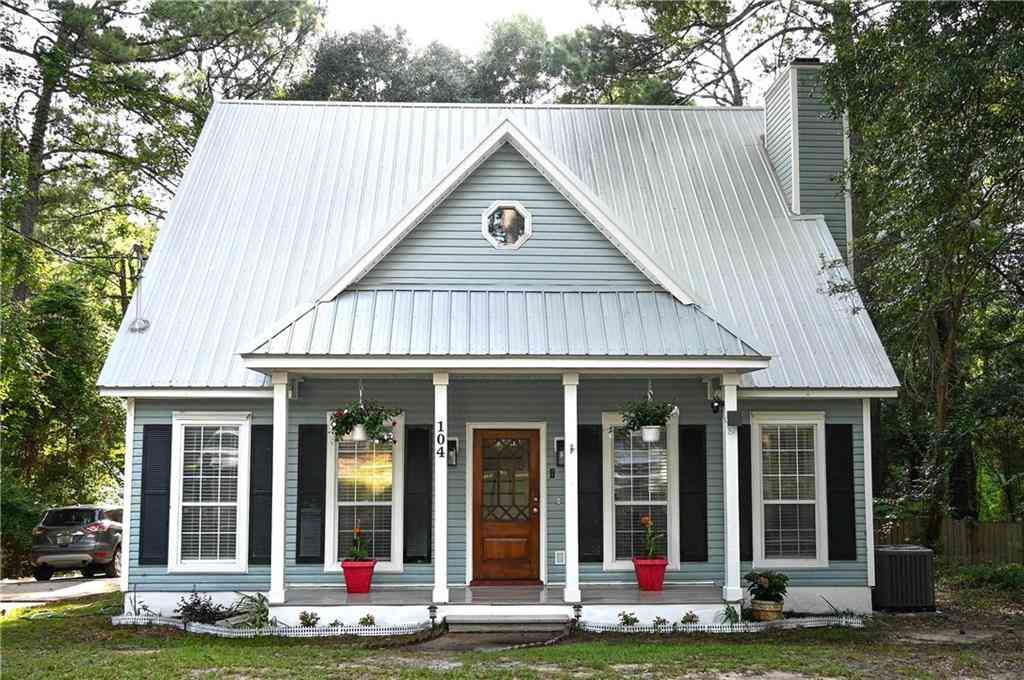 Homes For Sale - 104 Crestview Circle<br/> Daphne, AL 36526