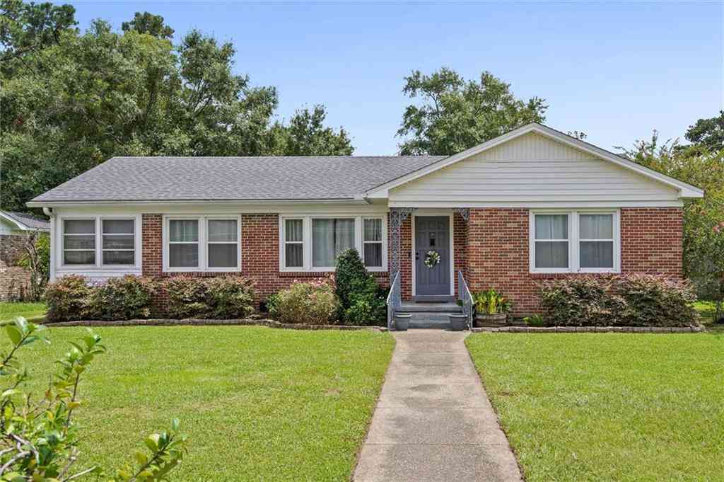 Homes For Sale - 2915 Brierwood Drive<br/> Mobile County, Mobile, AL 36606