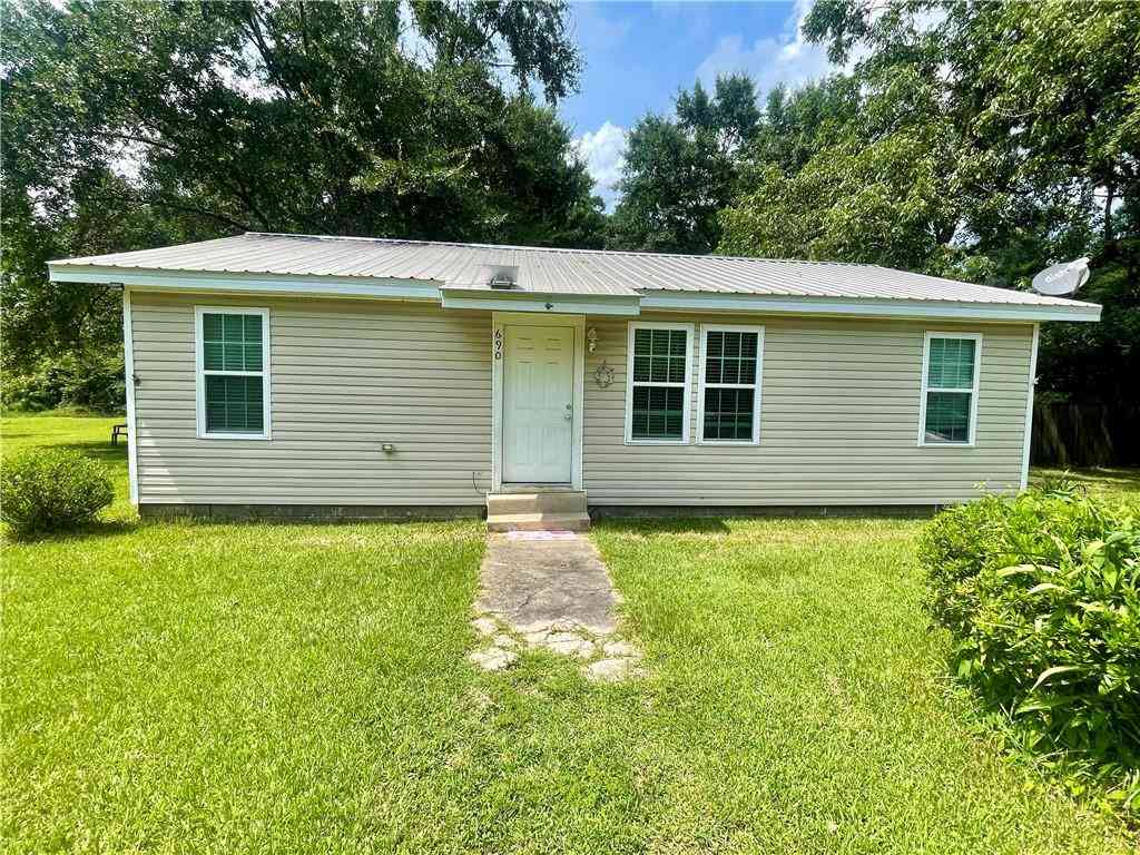 Homes For Sale - 690 S Le Moyne Circle<br/> Mobile County, Axis, AL 36505