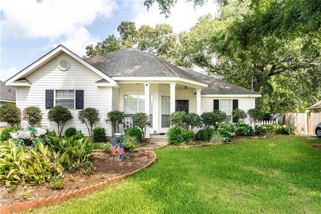Homes For Sale - 200 W Portside Circle<br/> Mobile County, Mobile, AL 36695
