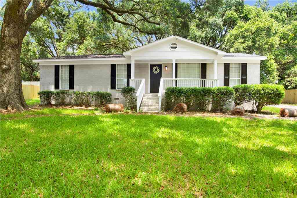 Homes For Sale - 11049 Athena Lane<br/> Irvington, AL 36544