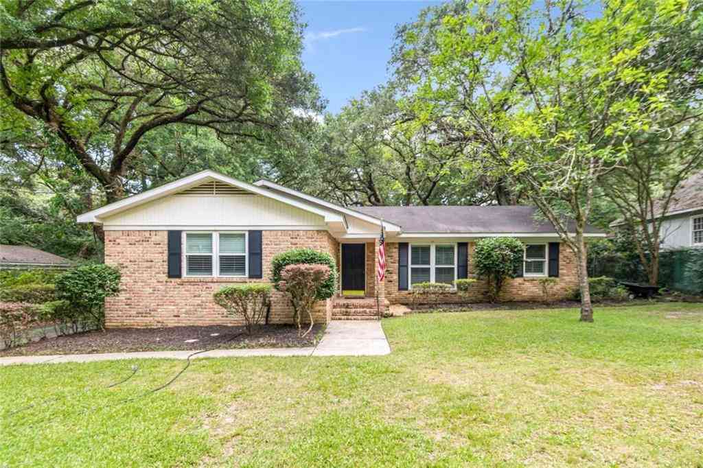 Homes For Sale - 3909 Hillcrest Lane<br/> Mobile, AL 36693