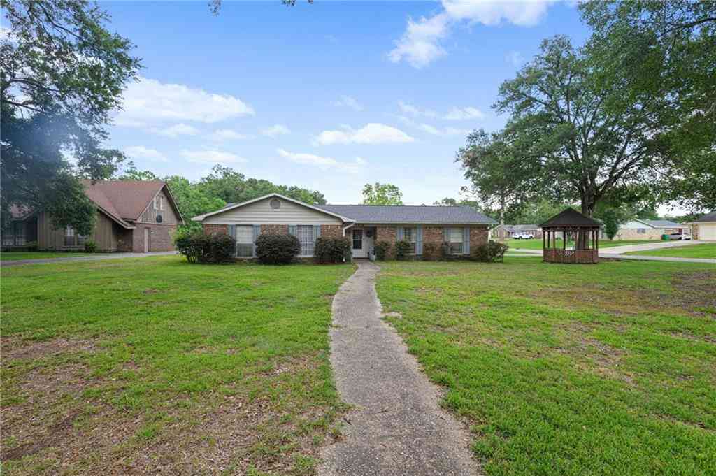 Homes For Sale - 1610 Chase Drive<br/> Mobile County, Saraland, AL 36571