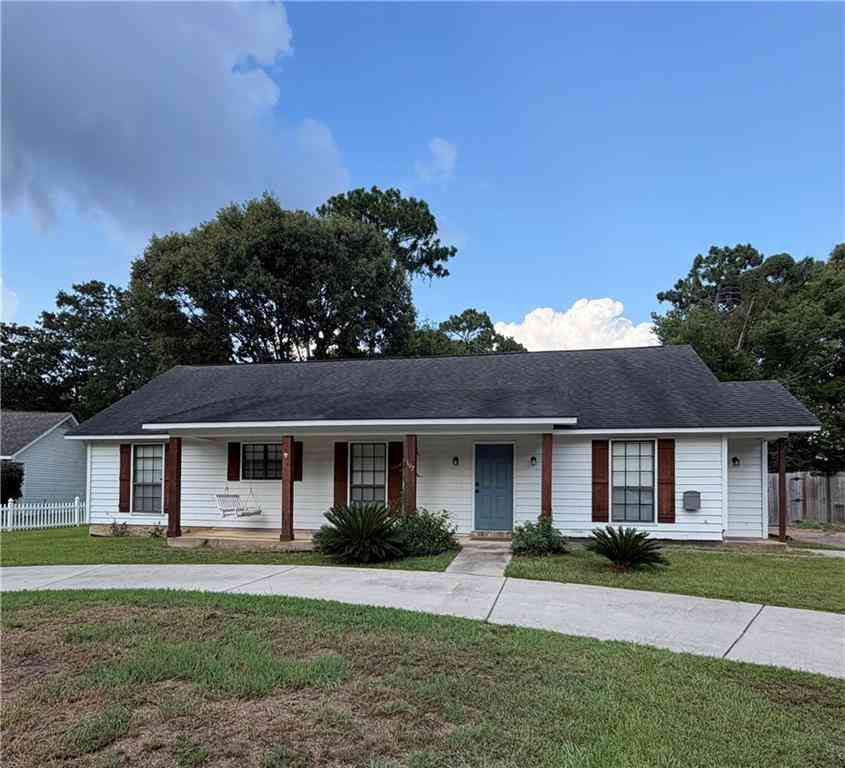 Homes For Sale - 107 N Sandlewood Circle<br/> Daphne, AL 36526