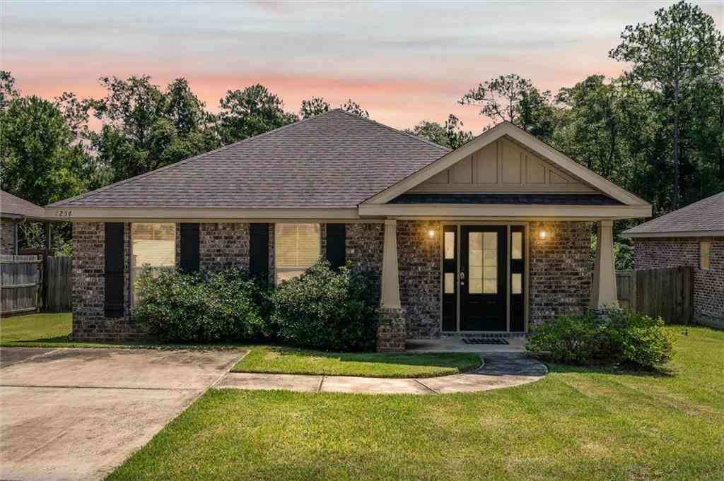 Homes For Sale - 1254 Forest Glen Drive<br/> Mobile County, Mobile, AL 36618