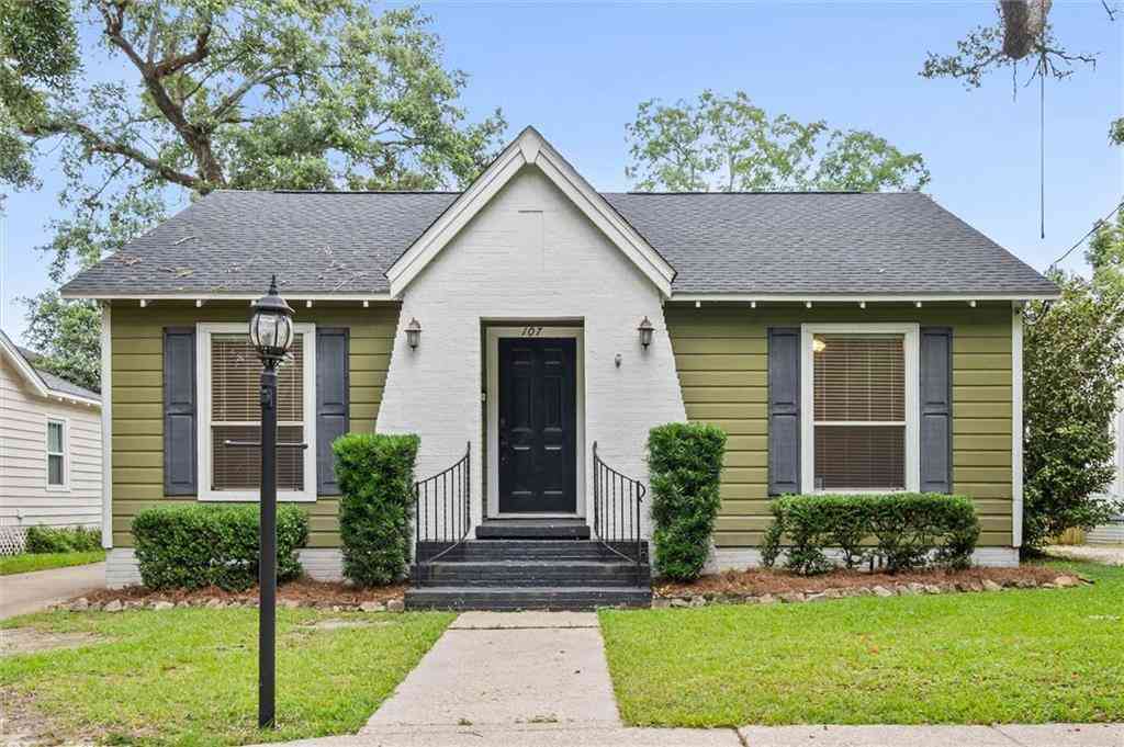 Homes For Sale - 107 Westwood Street<br/> Mobile County, Mobile, AL 36606