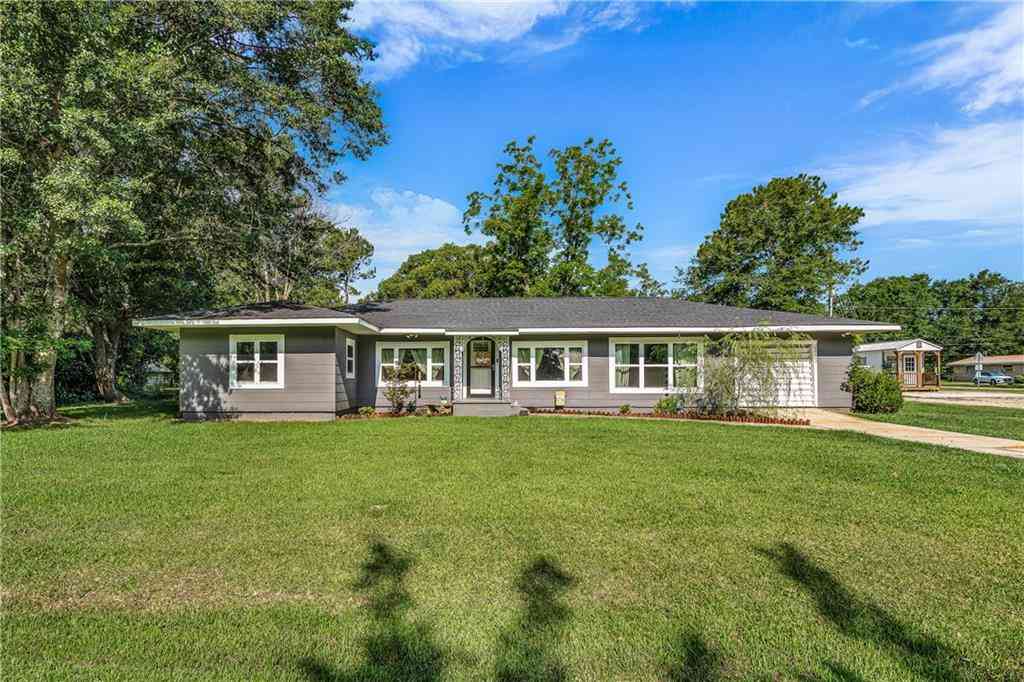 Homes For Sale - 22103 2nd Street<br/> Baldwin County, Silverhill, AL 36576