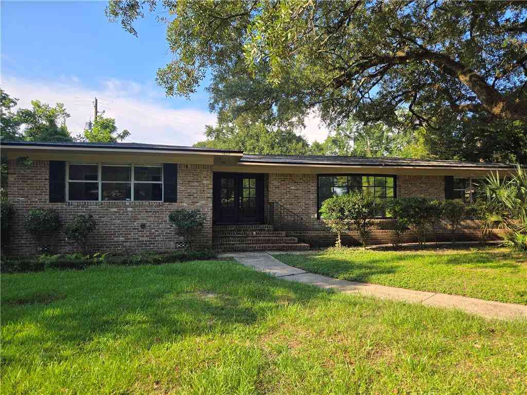 Homes For Sale - 1805 Oak Knoll Drive<br/> Mobile County, Mobile, AL 36607