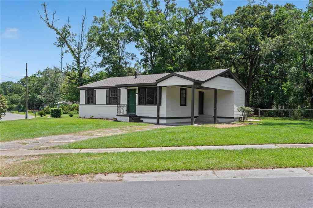 Homes For Sale - 2401 N Dog River Drive<br/> Mobile County, Mobile, AL 36605