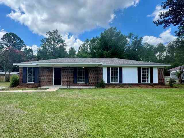 Homes For Sale - 1317 Pawnee Circle<br/> Mobile County, Saraland, AL 36571
