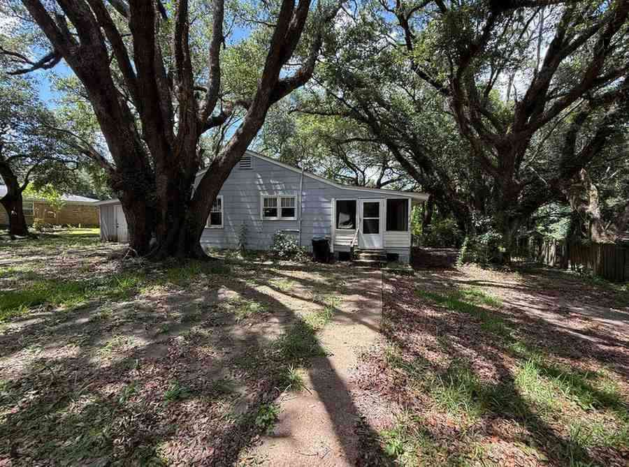 Homes For Sale - 7210 Knollwood Road<br/> Mobile County, Mobile, AL 36619
