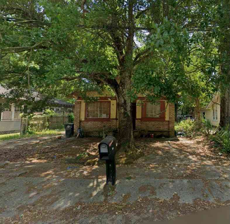 Homes For Sale - 128 E Petain Street<br/> Mobile County, Mobile, AL 36610