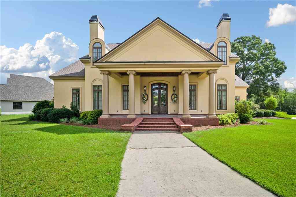 Homes For Sale - 1610 Oakleigh Circle<br/> Saraland, AL 36571