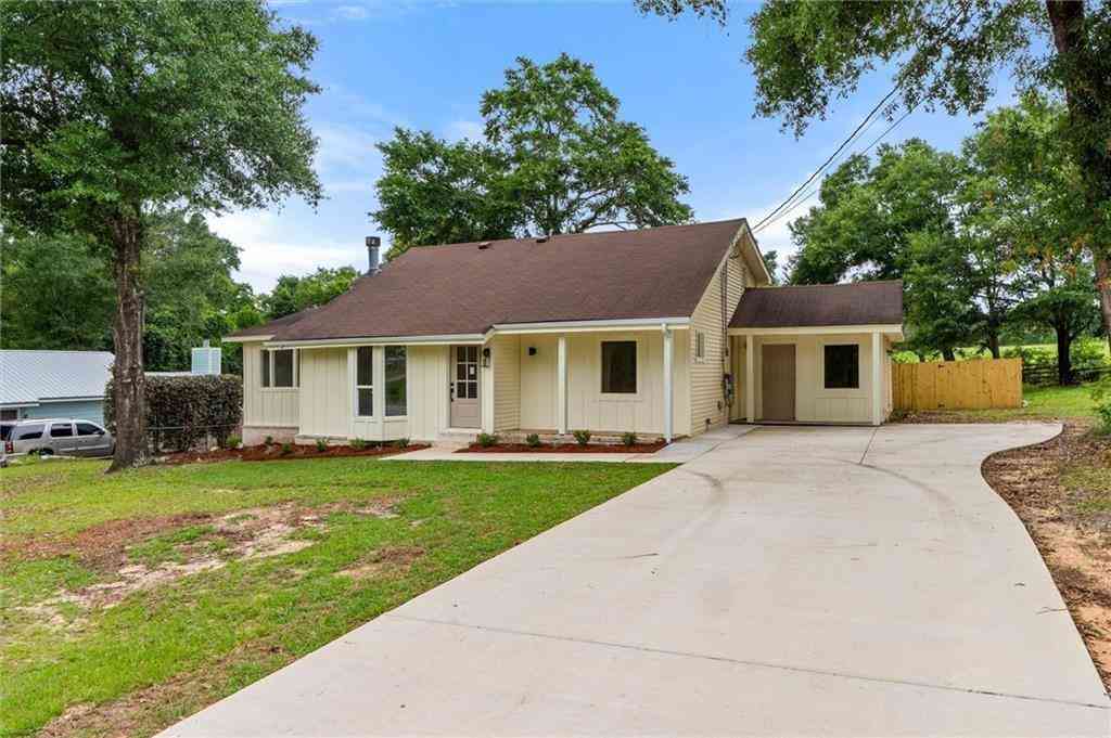 Homes For Sale - 3760 Hickory Drive<br/> Saraland, AL 36571