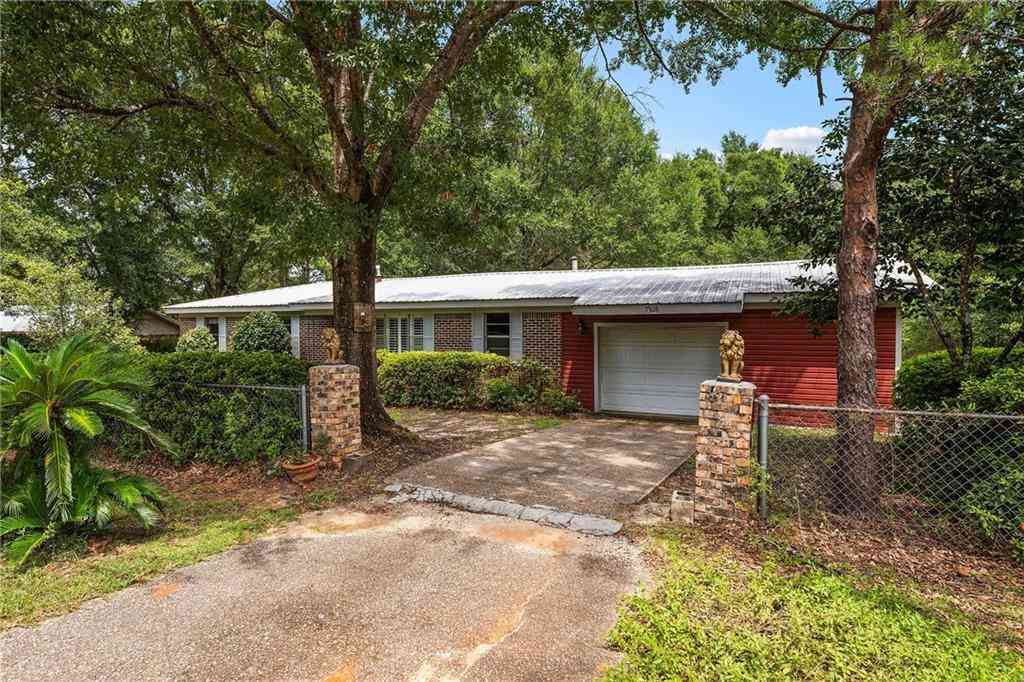 Homes For Sale - 7926 Ridge Road<br/> Saraland, AL 36571