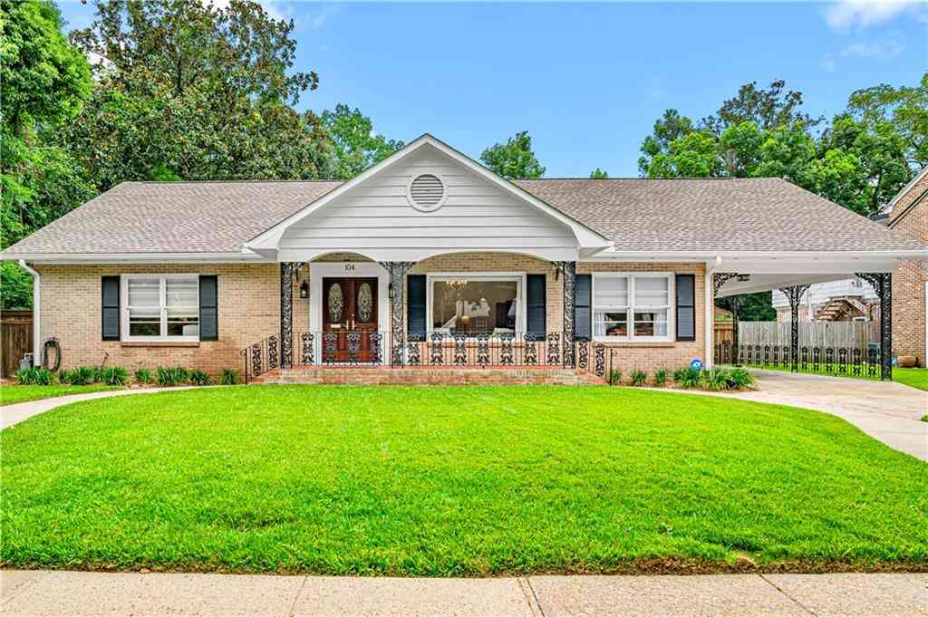 Homes For Sale - 104 Beverly Court<br/> Mobile, AL 36604