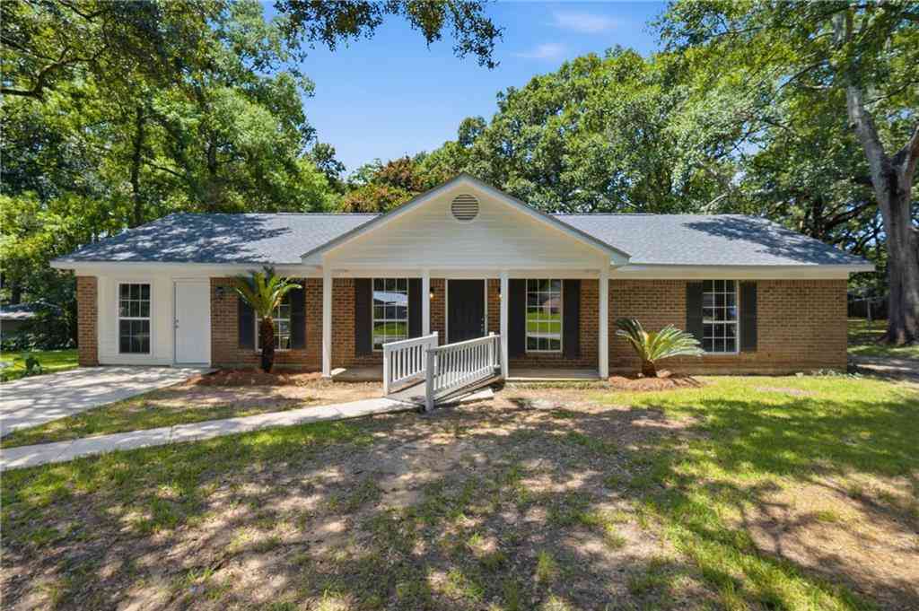 Homes For Sale - 7530 Sharon Court<br/> Theodore, AL 36582